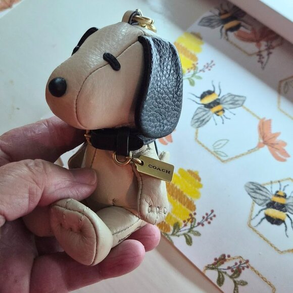 Coach X Peanuts Snoopy Bag Charm - Picture 3 of 7
